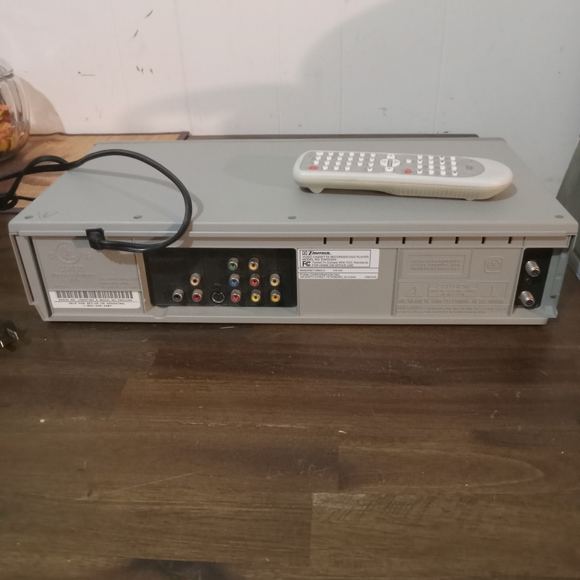 Emerson EWD2204 DVD VCR Combo w/ Remote Tested And Works. - Picture 9 of 10